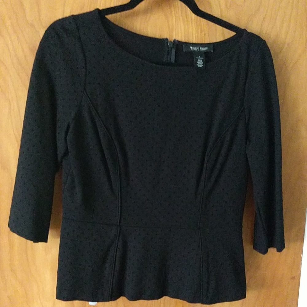 Black fitted top